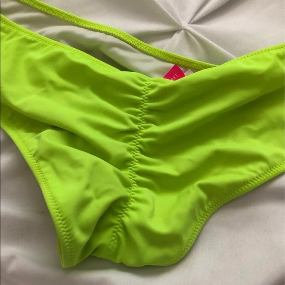 Victoria Secret Bikini - Picture 4 of 8